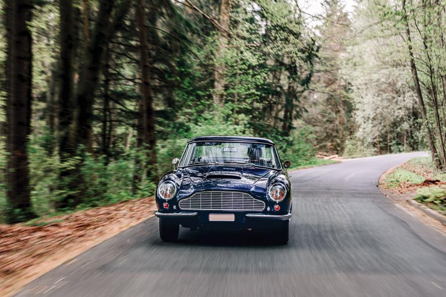  Aston Martin Volante 1965 года  (фото 22 из 35)